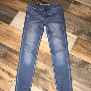 LIGHT BLUE AMERICAN EAGLE JEANS
